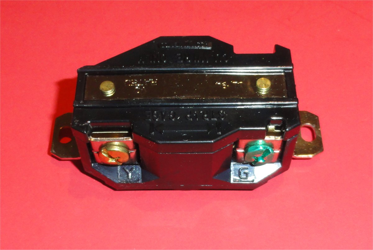 Leviton: 8300-H, 20 Amp, 120 Volt, NEMA 5-20R, 2P, 3W, Hospital Grade - eandetrading.net